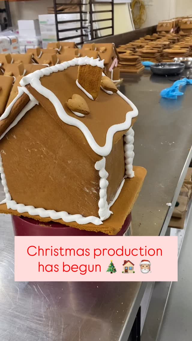 First batch of Christmas Gingerbread Houses are complete! A fun #centrepiece for any #christmas ....