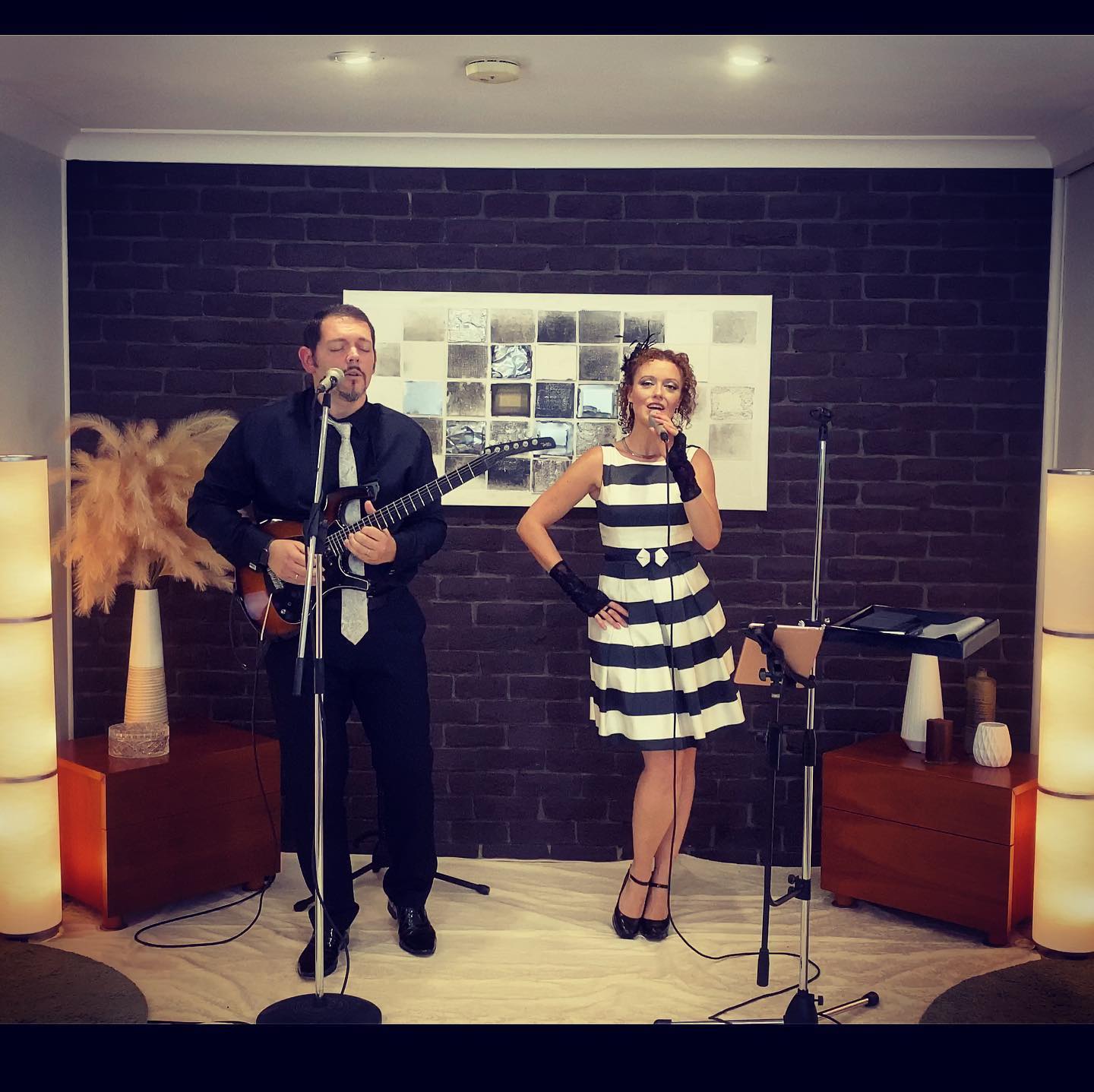 Here are some pictures from the Livestream that we did in April. If you missed it, you can still enjoy our new electro-jazz repertoire!
Check the video of the livestream, the link is in our description box!
#livestream #onlineconcert #electroswing #electrojazz #majazzter #majazztertv #minieminarelli #ermannobrignolo #followus