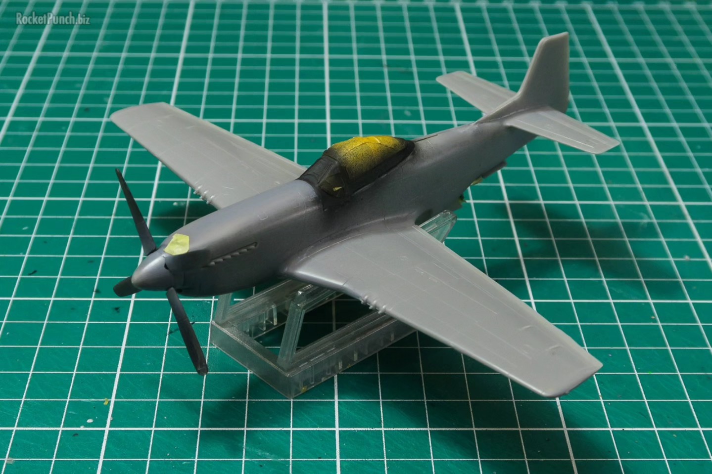 1/72 Hasegawa P-51K Mustang.The kit includes the P-51K propeller although I think the shape is not quite right. The cockpit deck fits after some trimming and kit fell together trouble free after that..The canopy was then masked off and the all too shallow gearbay painted first and I can move on to the painting stage..#72scale #hasegawa #scalemodels
