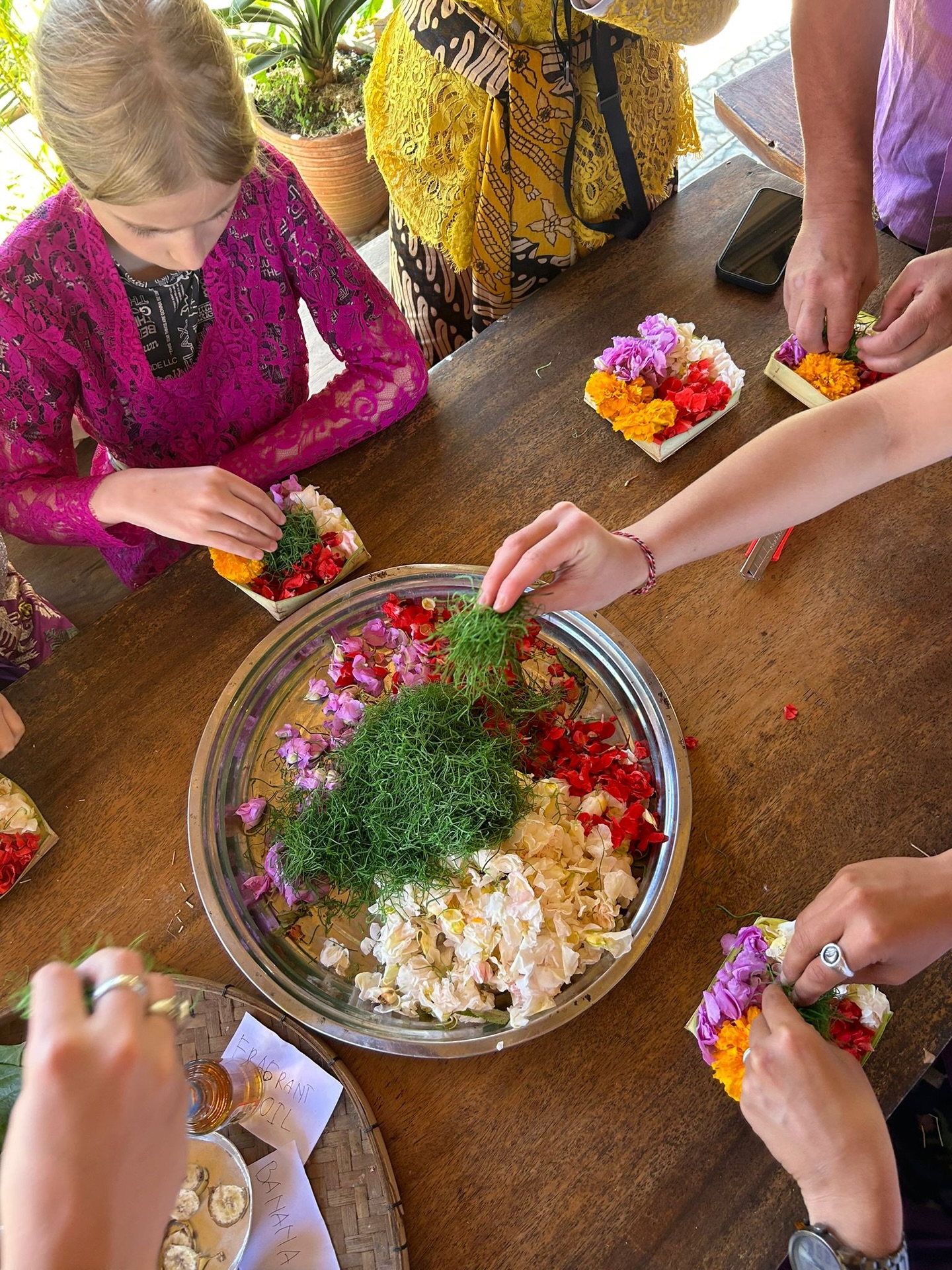 Experience the heart of Bali 🌺
Join our traditional offering class at The Garuda Hotel Bali and learn how to create beautiful canang sari with your own hands.
A peaceful moment to connect with Balinese culture, nature, and yourself ✨
In our offering class, you’ll discover the meaning behind every flower, every color, and every intention.
More than an activity… it’s a moment of presence 🙏
#BaliExperience #UbudBali #BalineseCulture #CanangSari #BaliRetreat TravelBali CulturalExperience