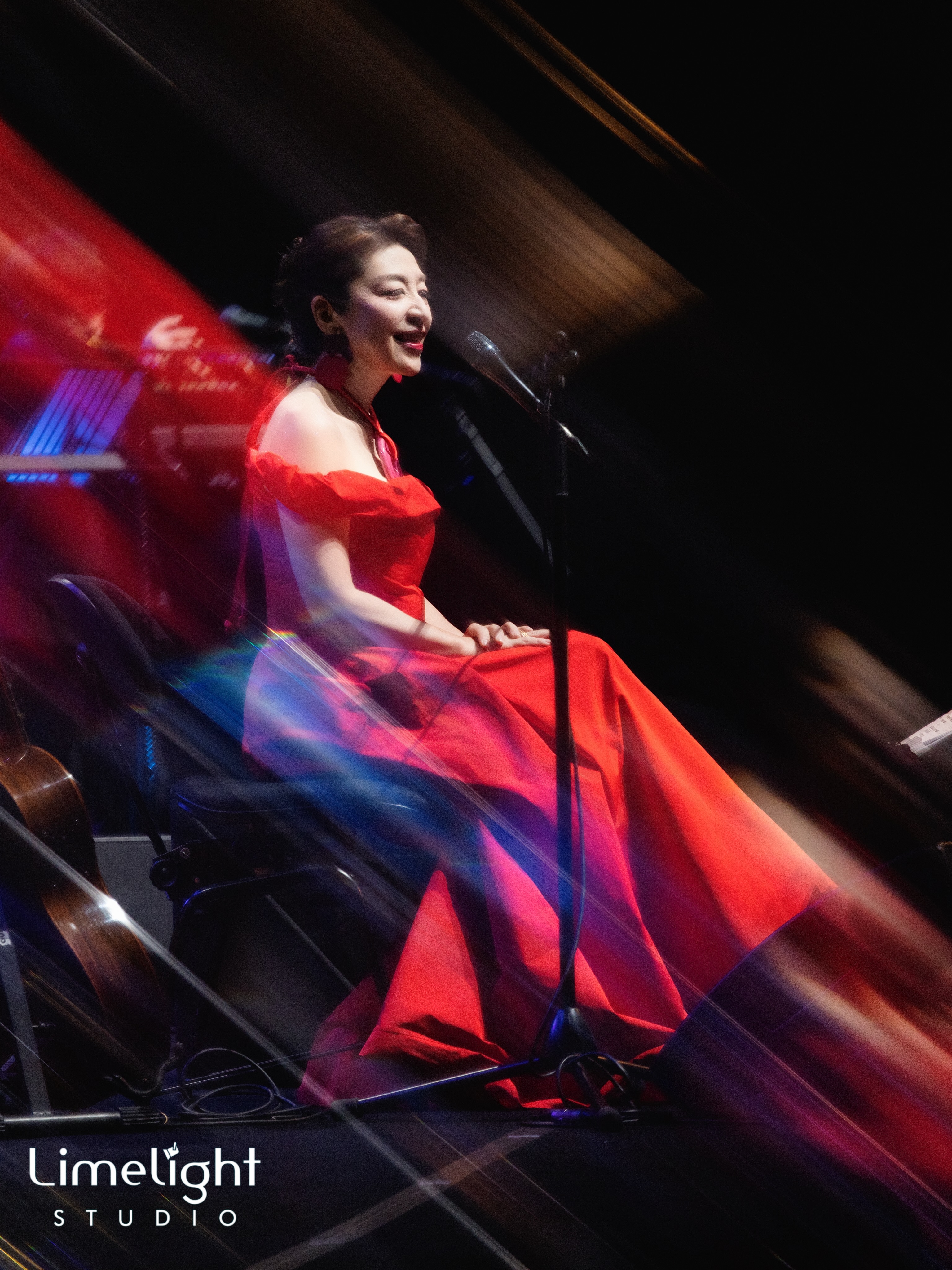 Enchanting evening with Lisa Ono 🌙
Her world tour stopped by last night, and we at limelight studio had the honor of handling the styling, makeup, and photography.
Two show-stopping looks, each one a dream—captured behind the lens.
Grateful to be part of this beautiful night of music and artistry. ✨
📸: limelight studio
#LisaOno #小野丽莎 #limelightstudiosg #WorldTour #makeupandphotography